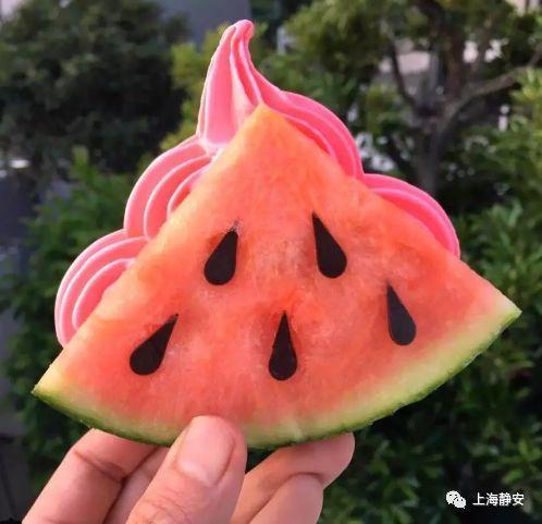 网红摆摊吃瓜,揭秘美食背后的故事 第2张 网红摆摊吃瓜,揭秘美食背后的故事 第2张